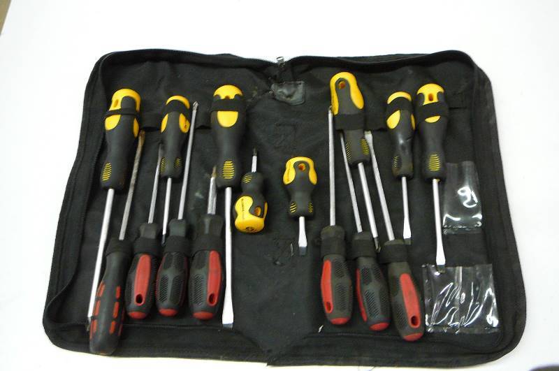 lot 57 image: Lot of Screw Drivers Olympia 15 Count