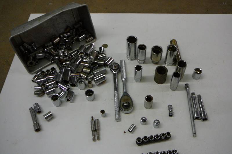 lot 58 image: Lot of Sockets & Ratchets Extensions