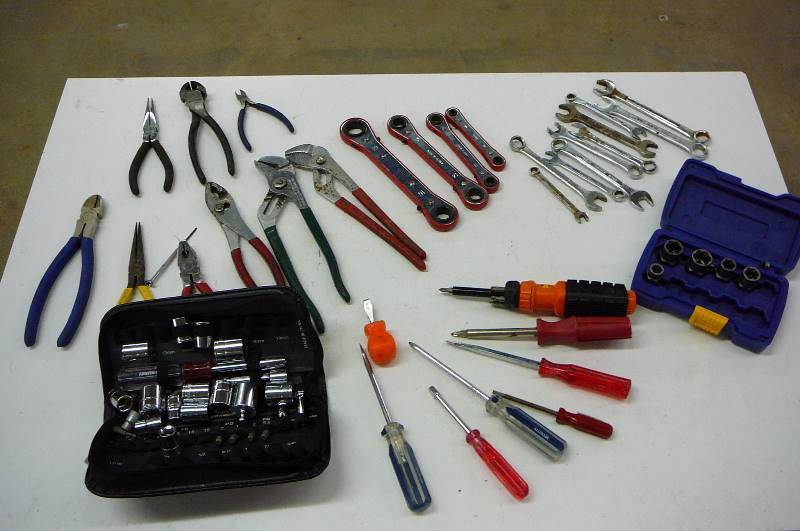 lot 60 image: Lot of Hand tools Plyers Sockets Screwdrivers etc.