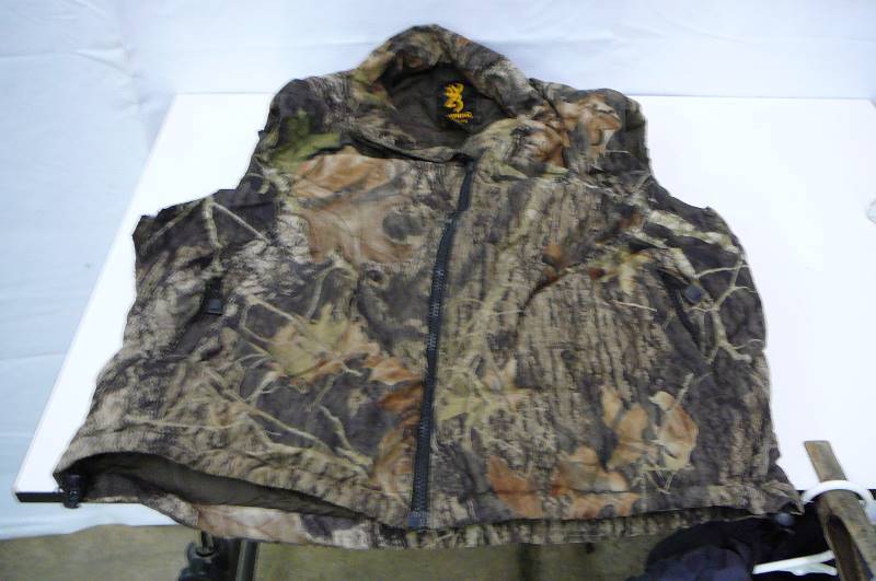 lot 68 image: Herters Jacket XXL  Browning Camo vest LQ