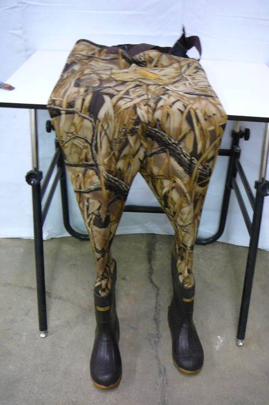 lot 69 image: Neoprene waders size 9