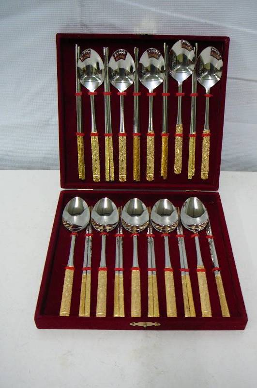 lot 81 image: Vip Gold set