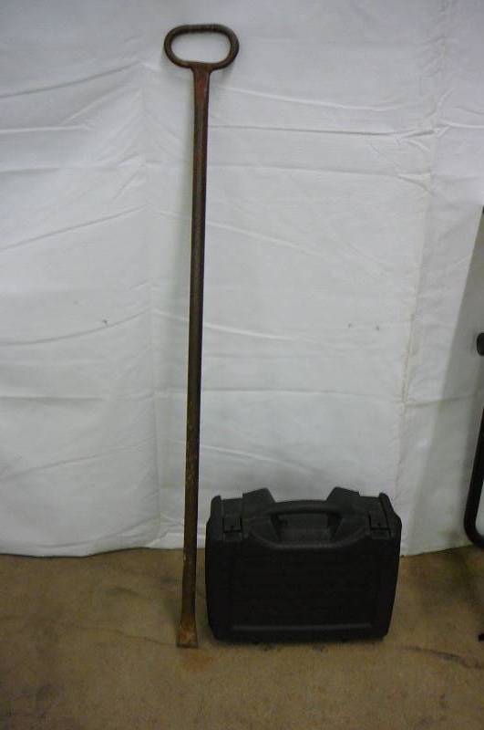 lot 93 image: Long Bar 52 long & Plastic Case 16 x 13 x 6