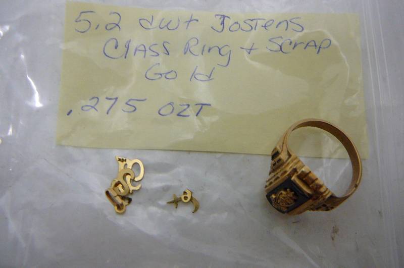 lot 98 image: Jostens Mens Class Ring