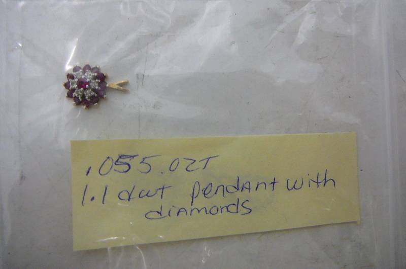 lot 100 image: Pendant with diamond