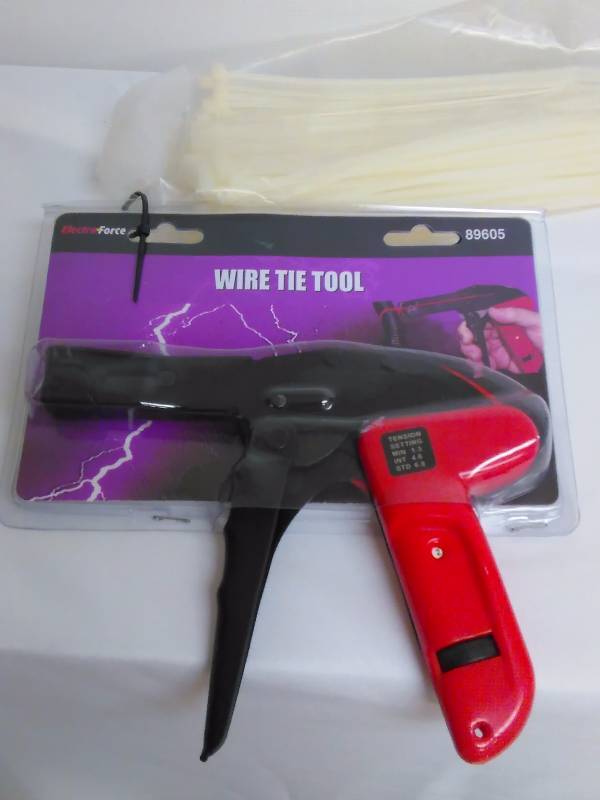 lot 23 image: Cable Ties and Wire Tie Tool, 8 ties