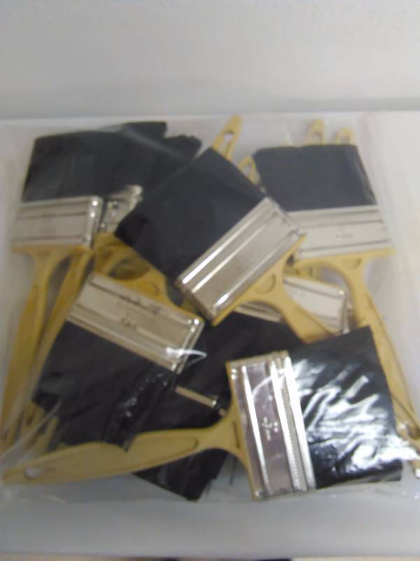lot 27 image: 3 Paint Brushes (12)
