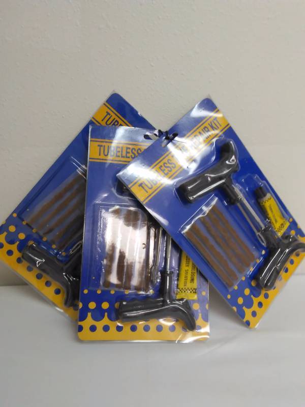 lot 35 image: Tubeless Tire Repair Kits (3)