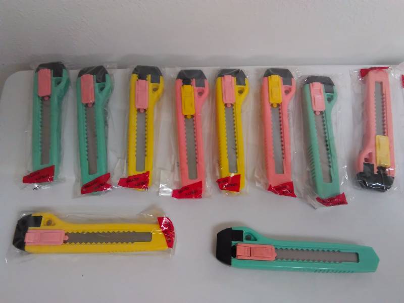 lot 41 image: Utility Cutters (10) Snap off Blades