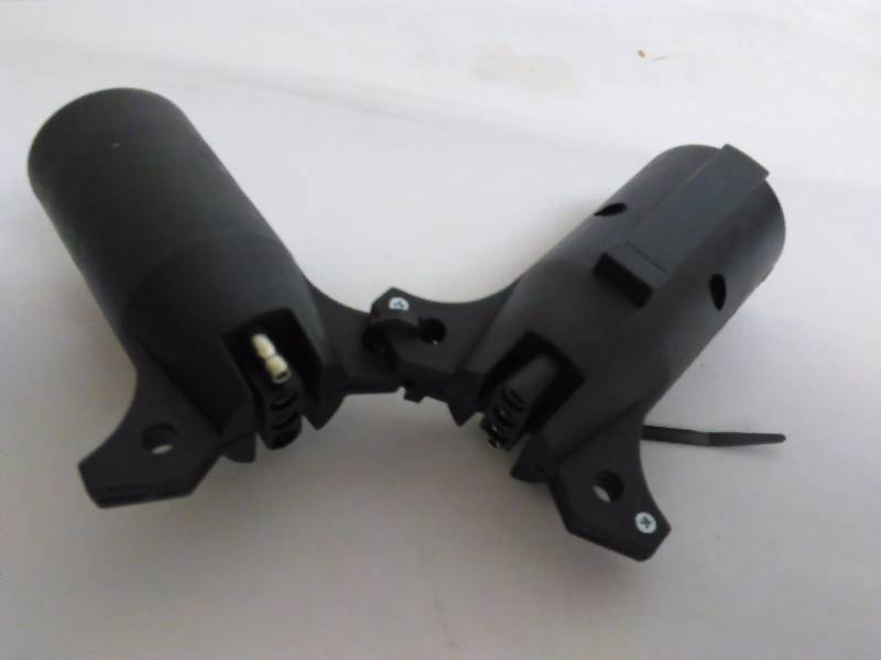 lot 73 image: Electrical Trailer Converter (2) 6 pin to 4 flat
