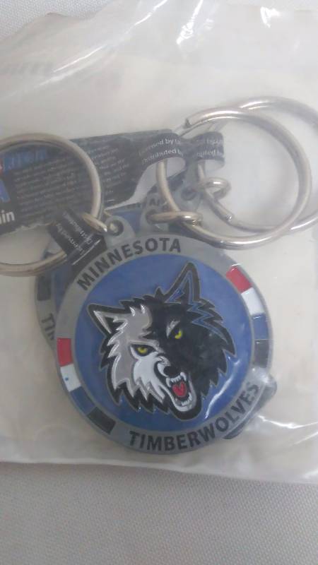 lot 80 image: Sports Key Chains (24) See Pictures, 8 styles, 3 of each T wolves & more