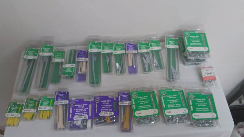 lot 88 image: Anchors and Screws, size and number vary (100 pkgs.)