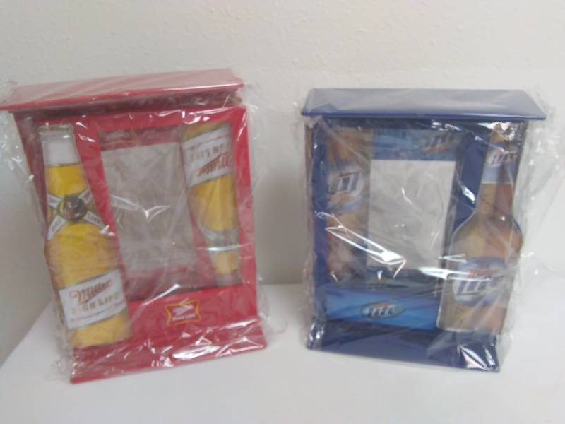 lot 98 image: Miller Lite and Miller High Life Menu Holder  Picture Frame (6)
