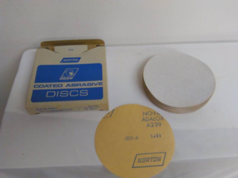 lot 103 image: Sanding Discs (100 ct.) 180 grit, 6, Norton