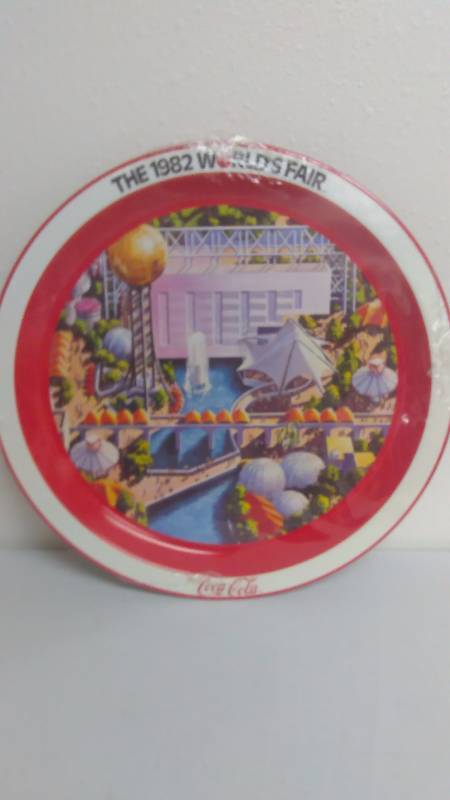 lot 191 image: Vintage Coca Cola, Collectible 1982 Worlds Fair Platter