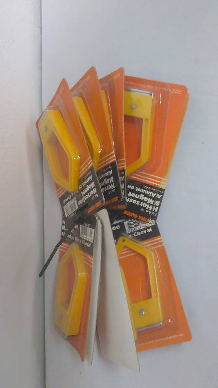 lot 194 image: Horse Shoe Magnets 6 lb. lift (10)