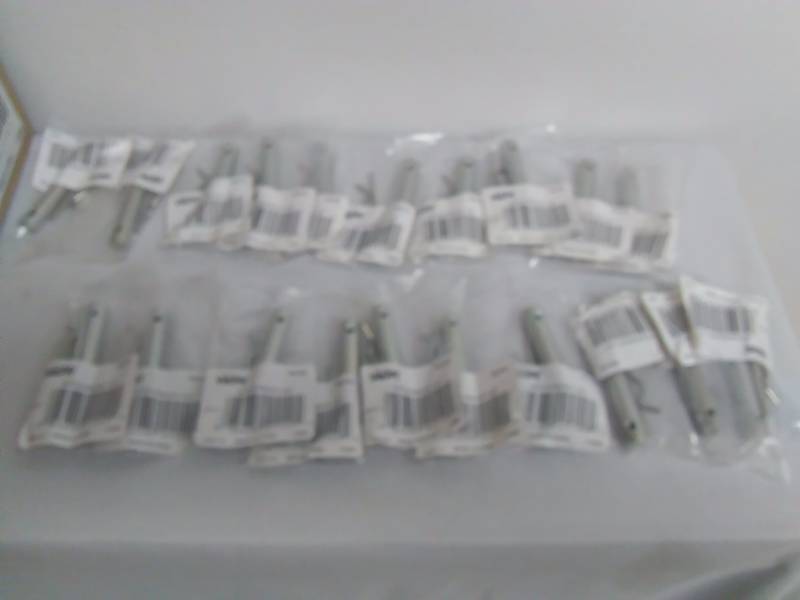 lot 219 image: -inch Hitch Pins (20)