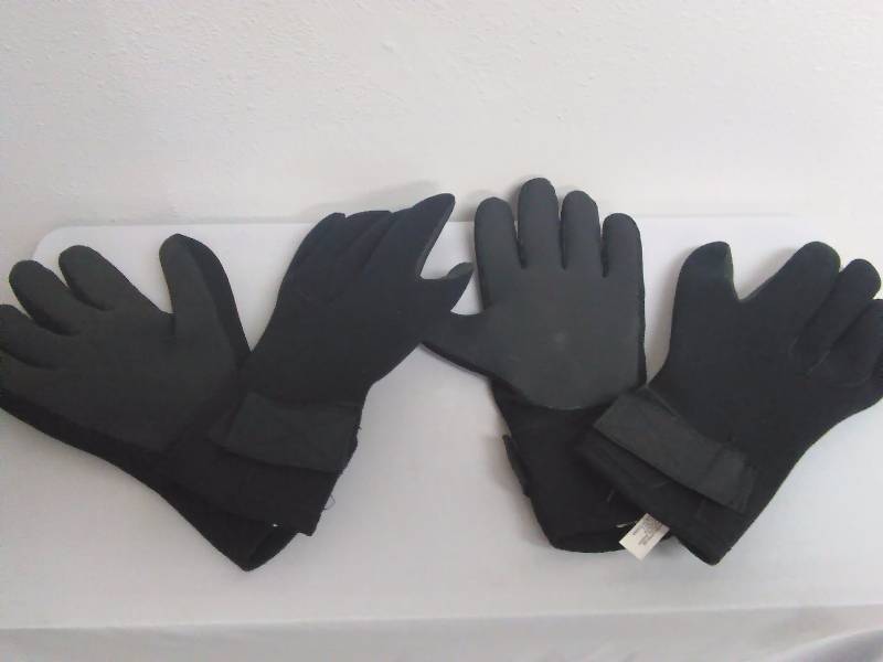 lot 221 image: Gloves (2), Neoprene, L, Velcro Wrist