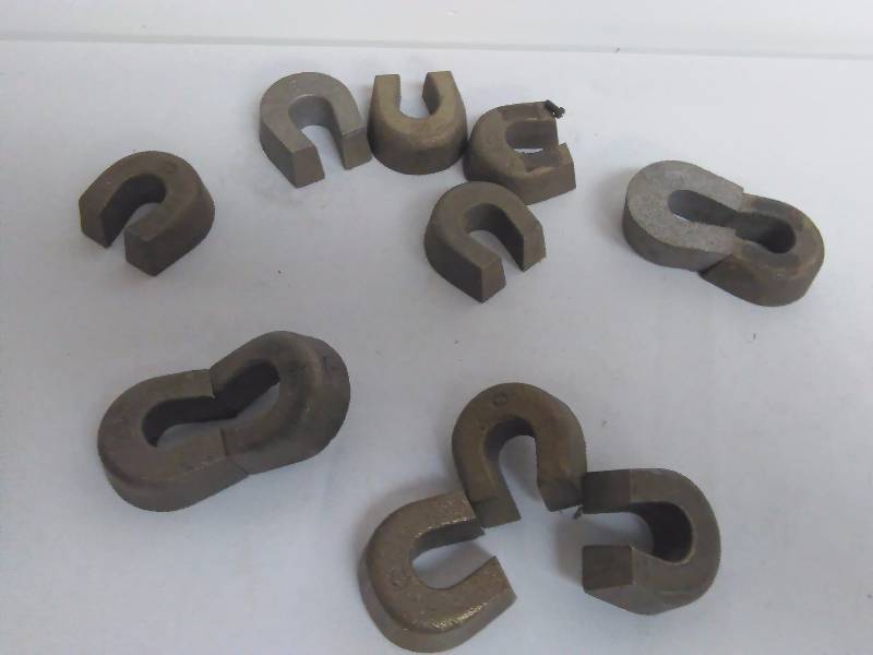 lot 254 image: Magnets Horseshoe - very strong cast.