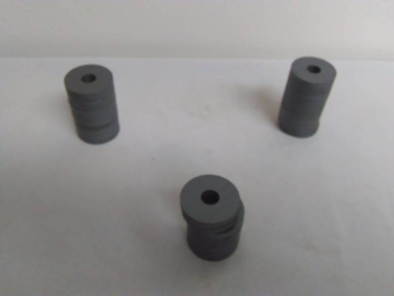 lot 256 image: 316 Inch Magnets (29) 1  inch across