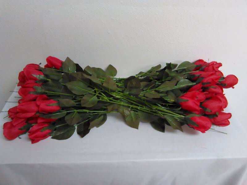 lot 266 image: Silk Roses, Red (36 approx.)