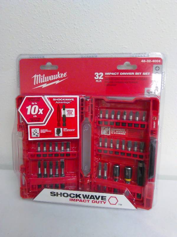 lot 302 image: Milwaukee 32 Impact Driver Bit Set, Model 48-32-4004