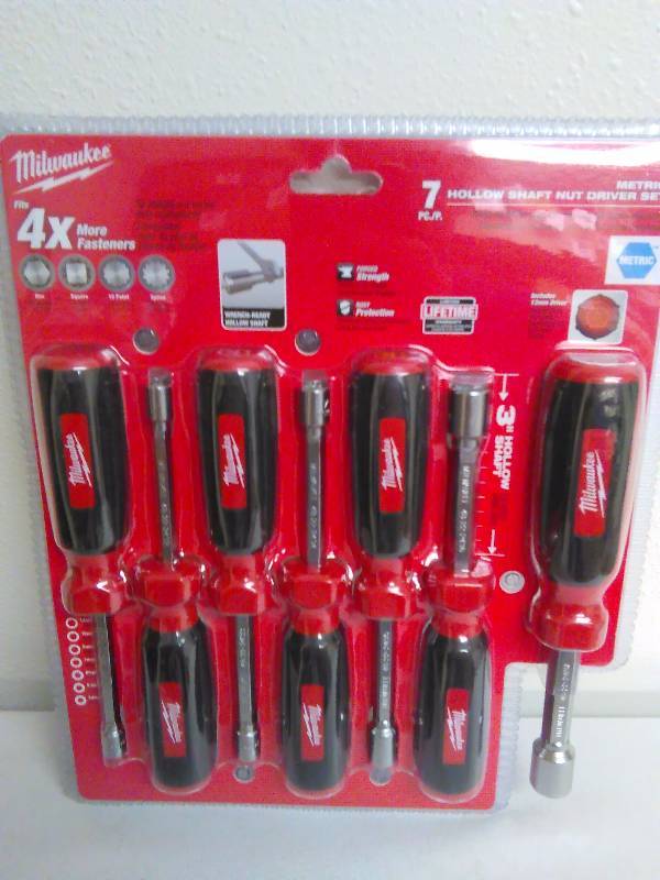 lot 304 image: Milwaukee 7 pc. Hollow Shaft Nut Driver Set Metric Model 48-22-2417
