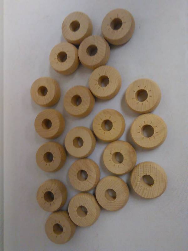 lot 320 image: Wooden CraftProject Donuts (550)  See pictures for full Detail, 1 34 (58 Center)