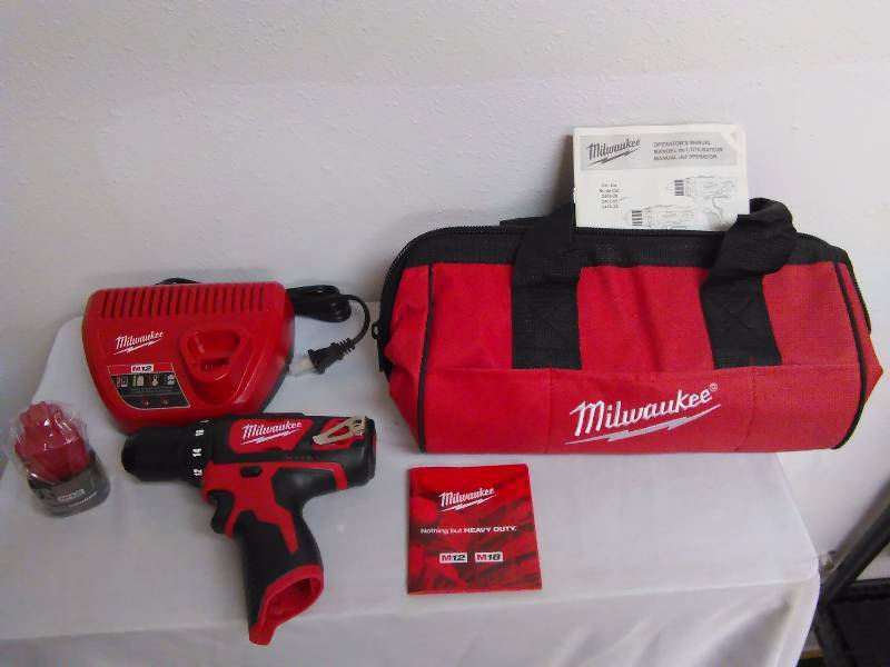 lot 353 image: Milwaukee Drill Driver,  M12 Complete Kit,  38,  Model 2407-20
