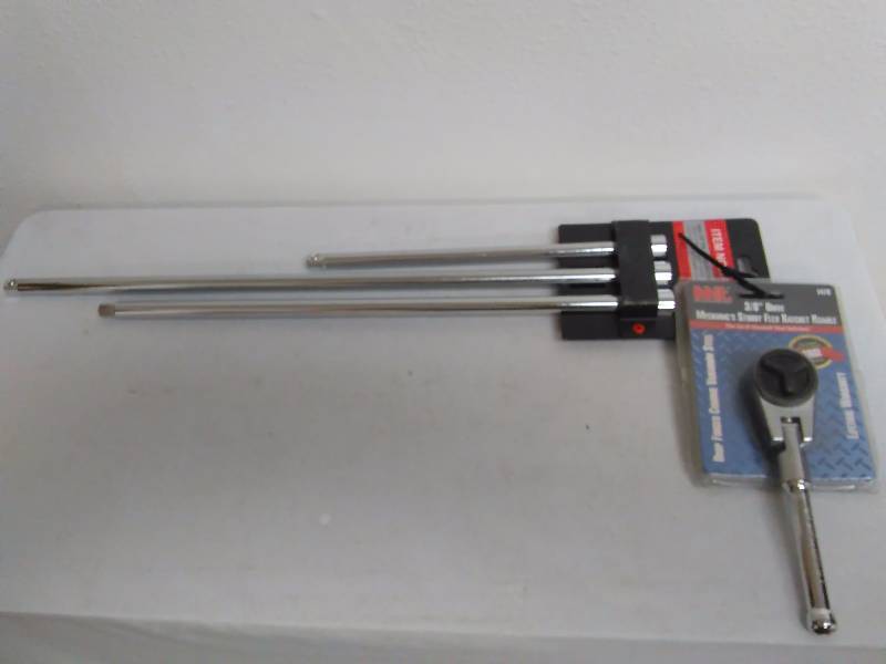 lot 416 image: 38 Stubby Flex Ratchet Handle with 3 extension bars