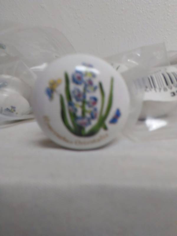 lot 371 image: Knob, Ceramic Decorator, Hyacinthus Oriantalis (50) 1 516 Diameter