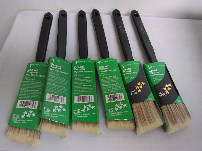 lot 382 image: 1.5 Inch Tapered Paint Brushes (6) 5 Star