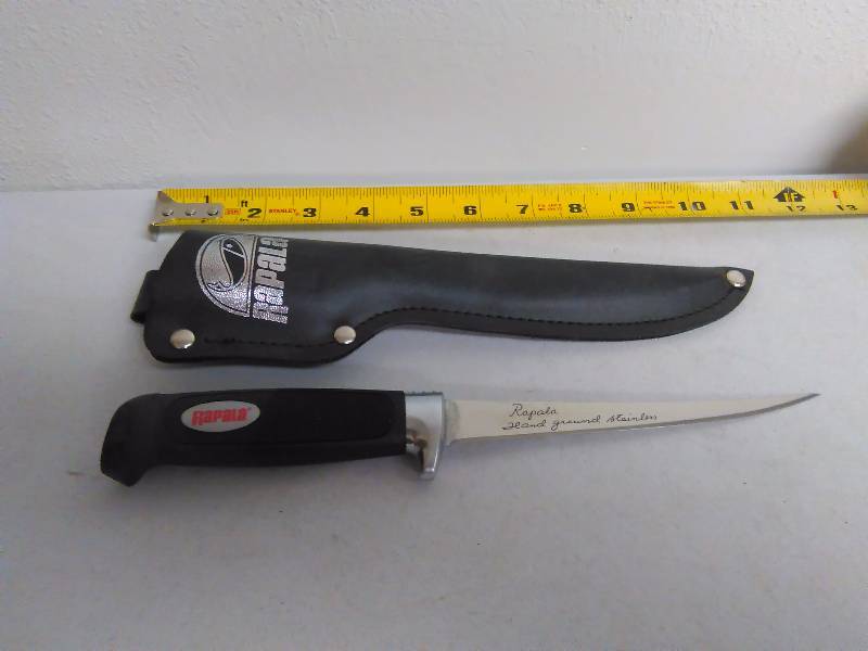 lot 403 image: Rapala Knife 6 Blade, Rubber Handle