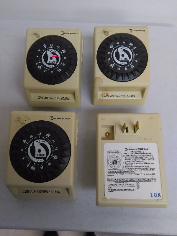 lot 414 image: Timers (4) From Intermatic