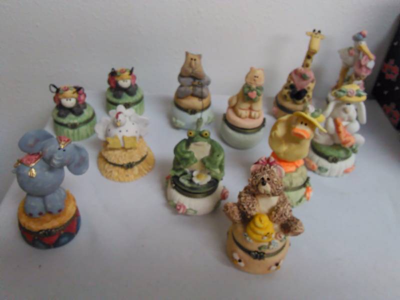 lot 439 image: LiL Critter Box (12) See Pictures for full detail.