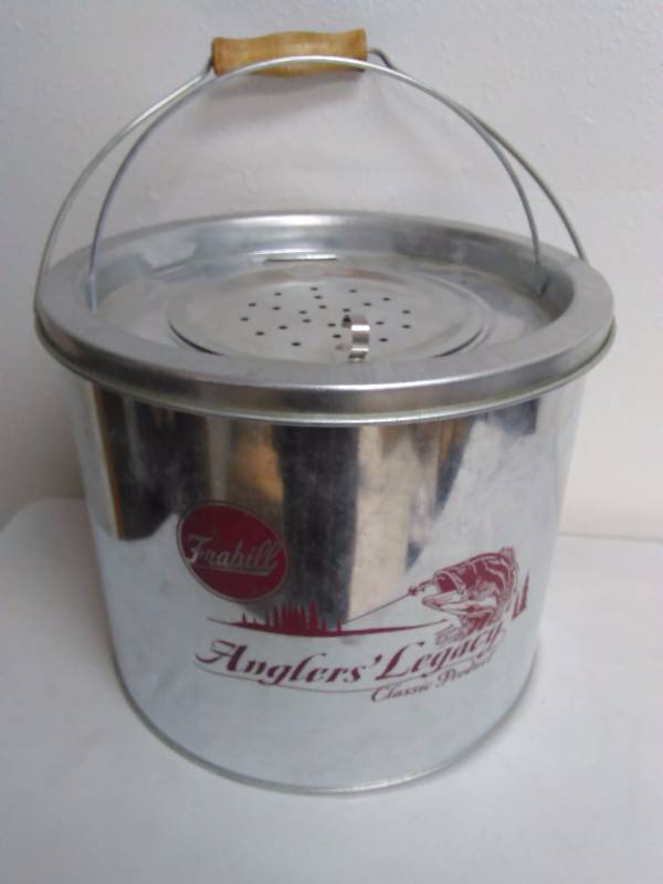 lot 451 image: Frabill Anglers Legacy Classic Minnow Bucket