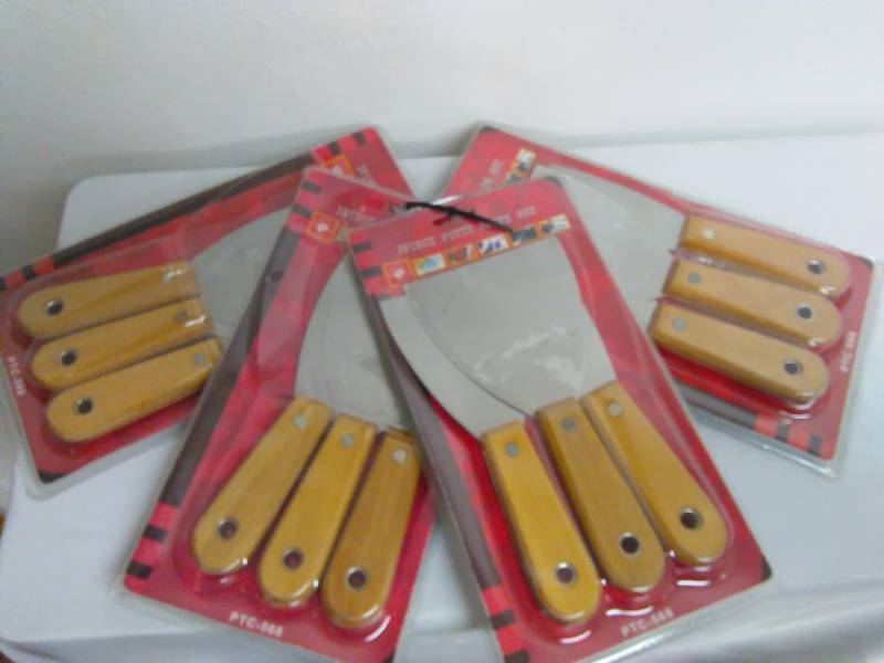 lot 474 image: 3 pc. Putty Knives (4)