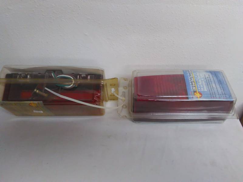 lot 497 image: Blazer Submersible StopTailTurn Lights (2)