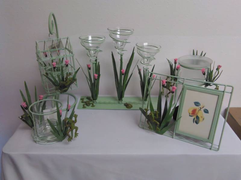 lot 527 image: Metal Tulip, Birdcage Candle Holder and Picture Frame Set (5)