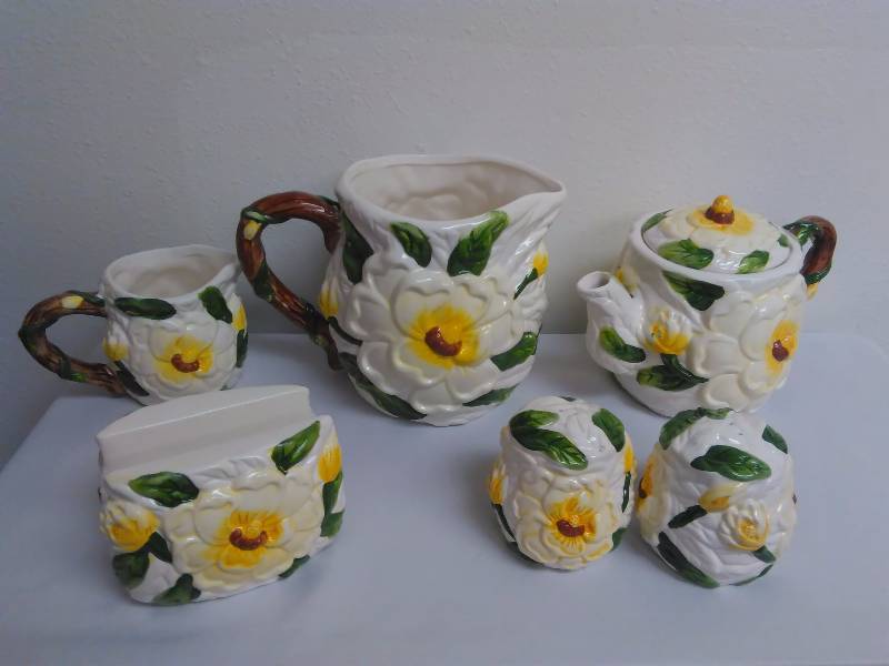 lot 532 image: Ceramic White Flower Set (7)  Tea Pot, Beverage Pitcher, SP Shaker, CreamerSugar with lid and Napkin Holder