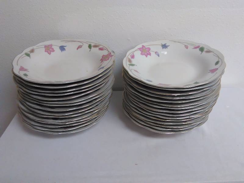 lot 293 image: Vintage Shabby Chic 8 Bowls (30)