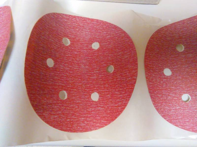 lot 323 image: Carborundum Self Adhesive Sanding Discs, 400 Grit (1 roll)