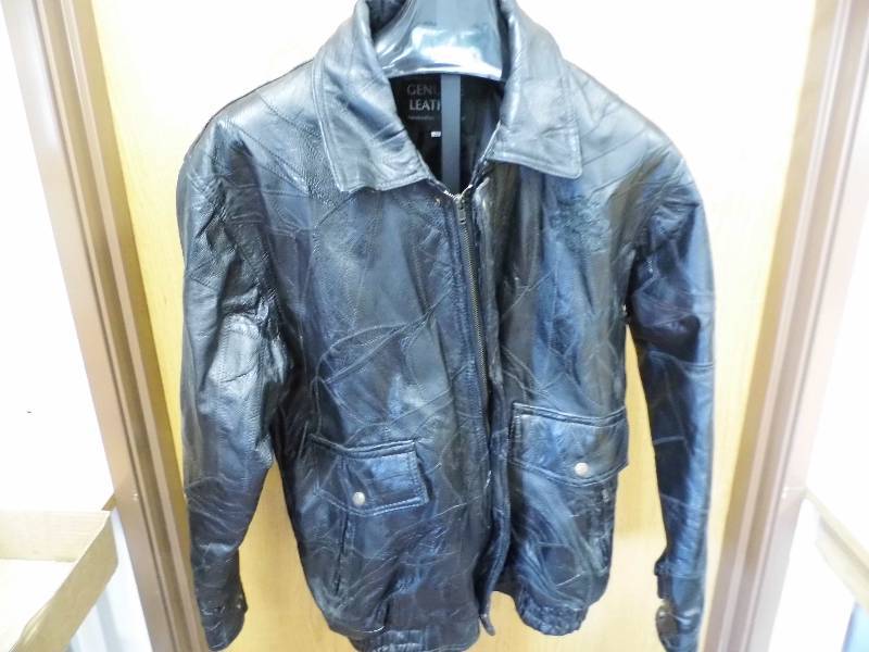 lot 68 image: Mens Leather Jacket