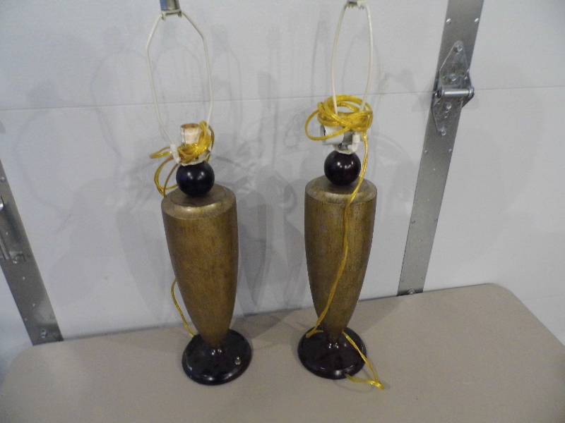 lot 18 image: 2 GoldBrown Table Lamps