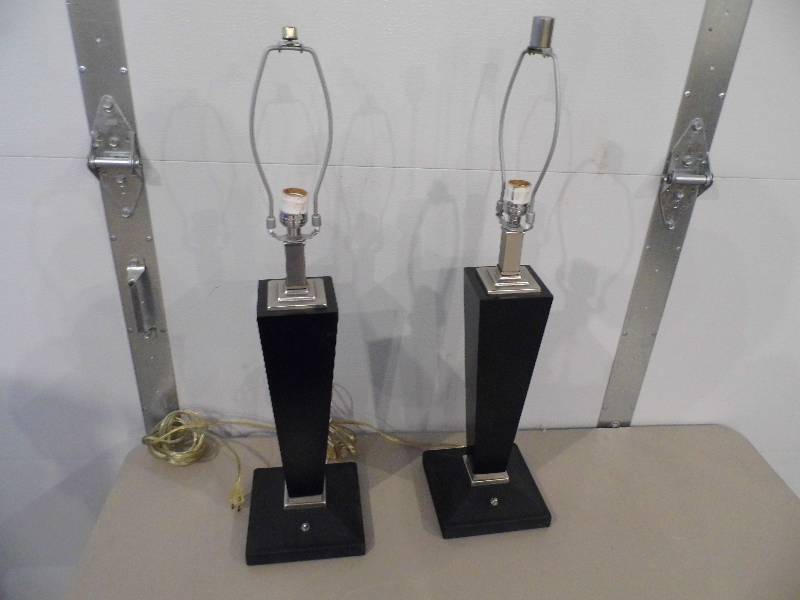 lot 23 image: 2 Square Brown Table Lamps