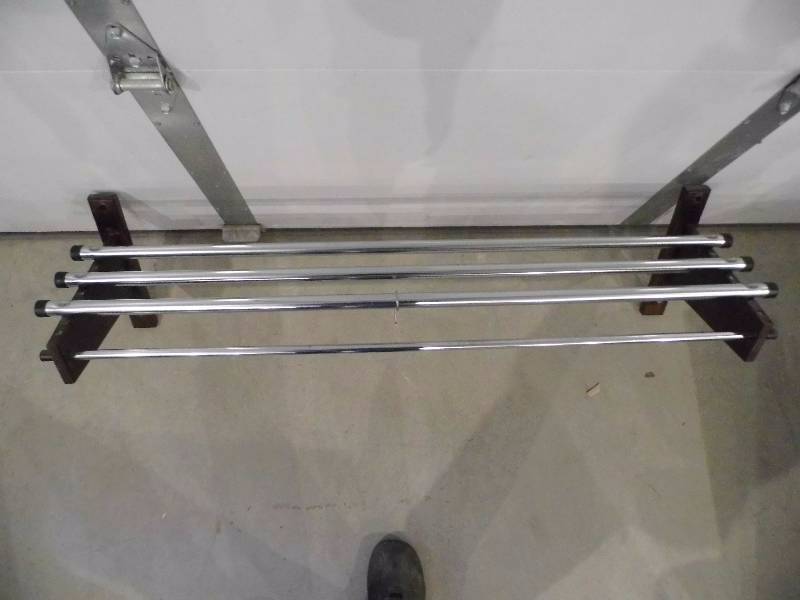 lot 35 image: 4 Coat Racks