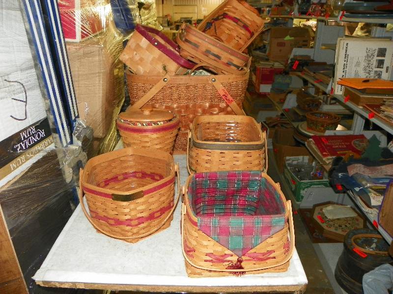 lot 40 image: Longaberger Baskets