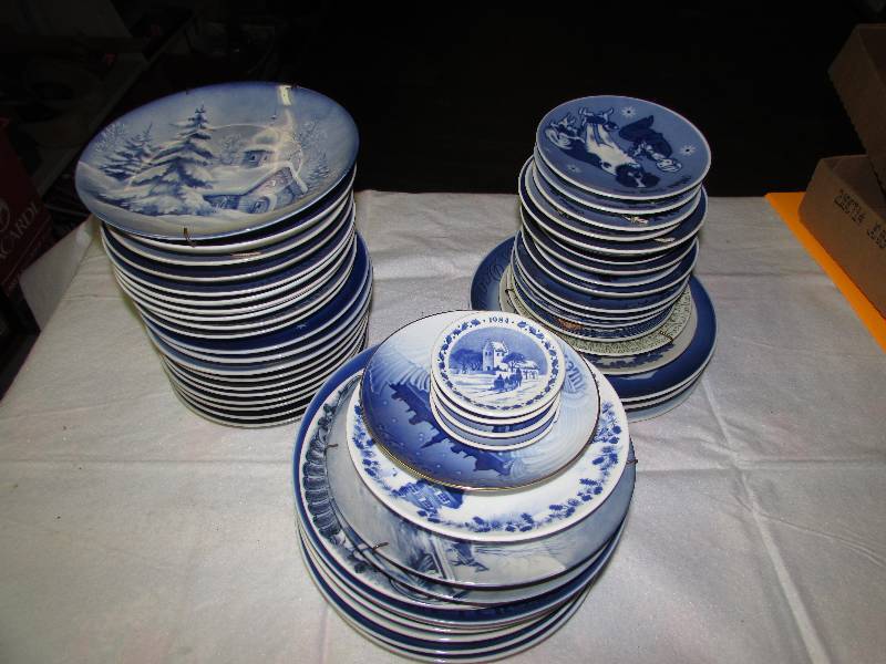lot 47 image: Plates, lots and lots of collector Plates, many designs, blue and white