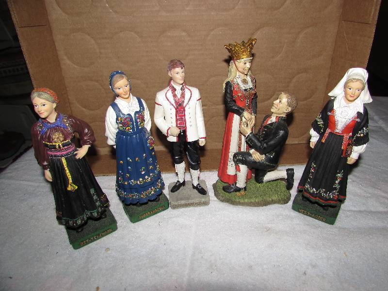 lot 64 image: 5 Norwegian Figurines