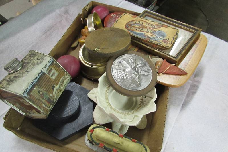 lot 76 image: Dcor items, some rosemal painted, candle holder, pictures